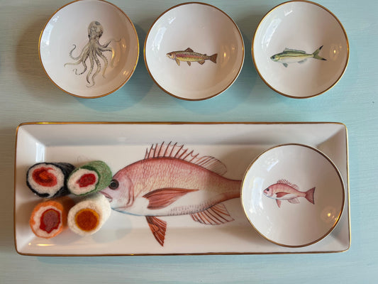 Porzellanschälchen mit Fisch, grün- Motiv und Goldrand.