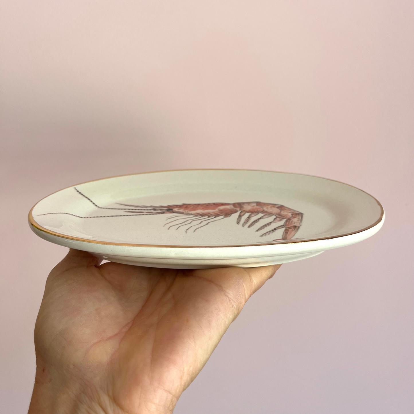 Keramikteller mit Garnelen-Motiv und Goldrand