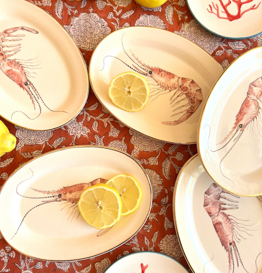 Keramikteller mit Garnelen-Motiv und Goldrand