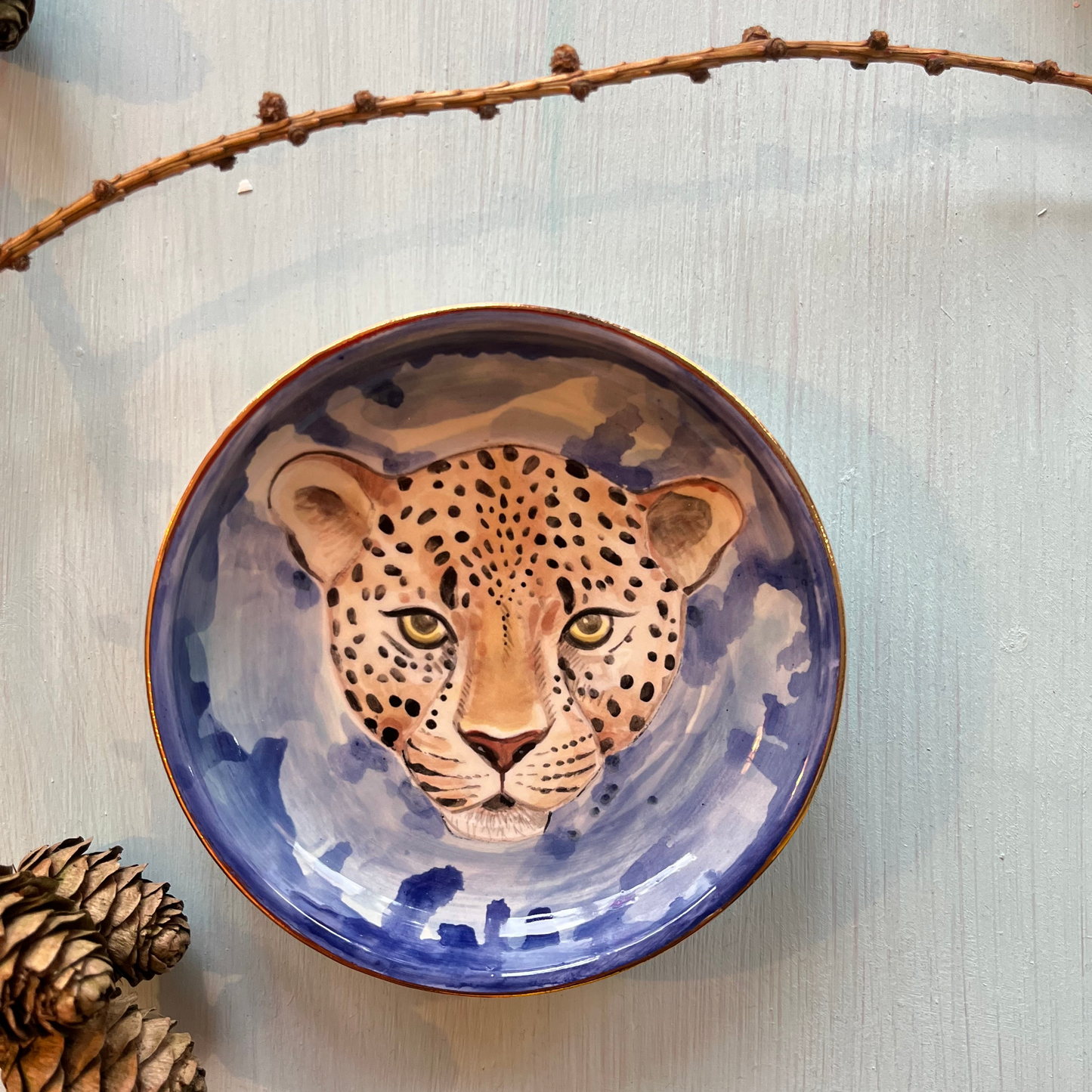 Keramikschale mit Leopard, blau