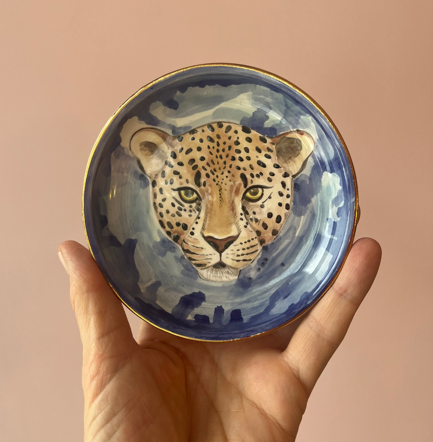 Keramikschale mit Leopard, blau