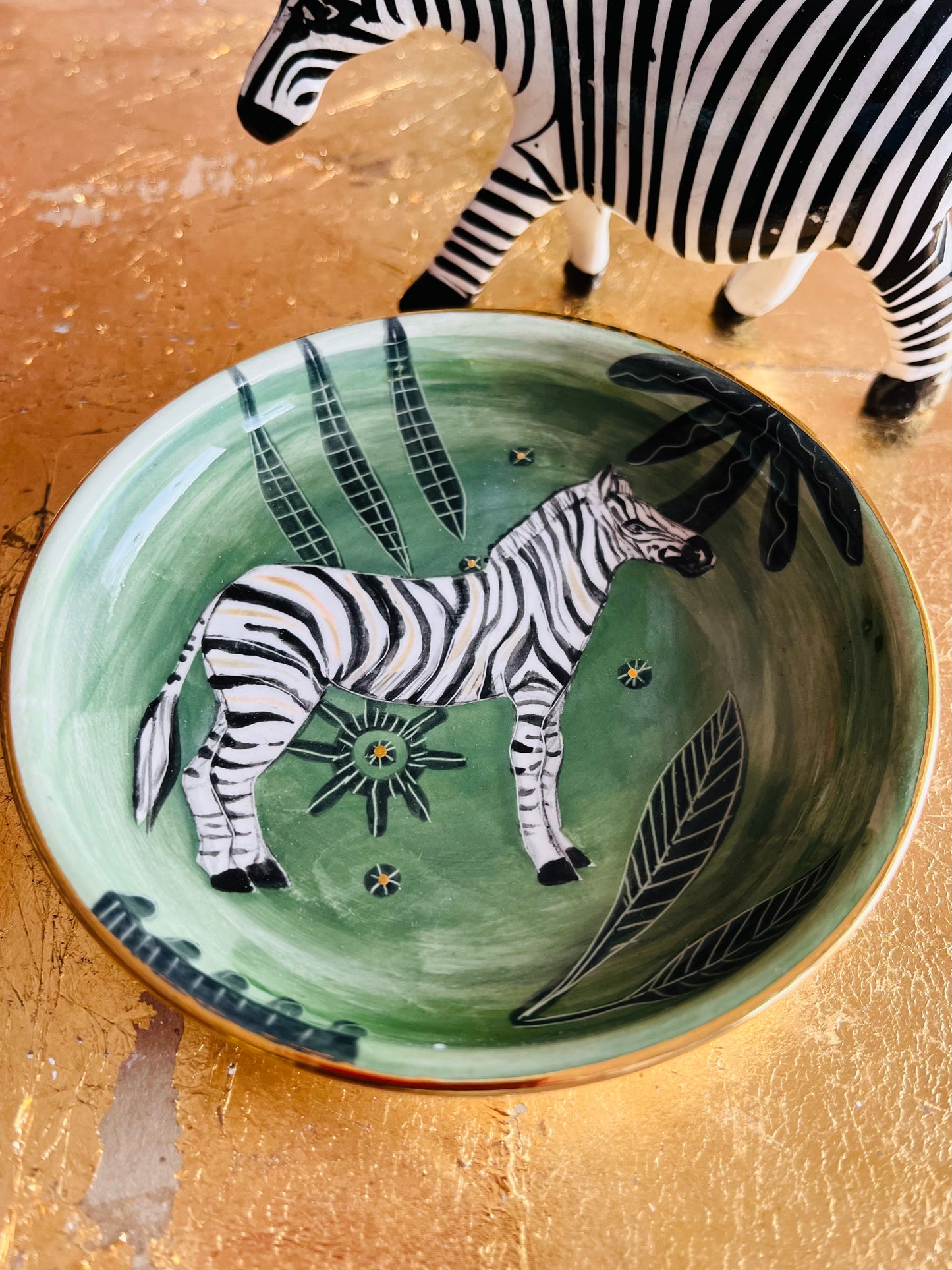 Keramikschale mit Zebra